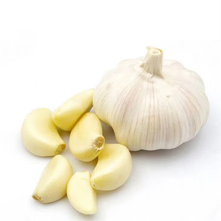 Fresh peeled garlic cloves